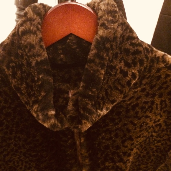 Made in Canada-Fun Faux Fur Jackets, Girls, sz 12, and sz 16 - Picture 4 of 11